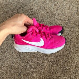 Nike Kids Sneakers in Pink and White